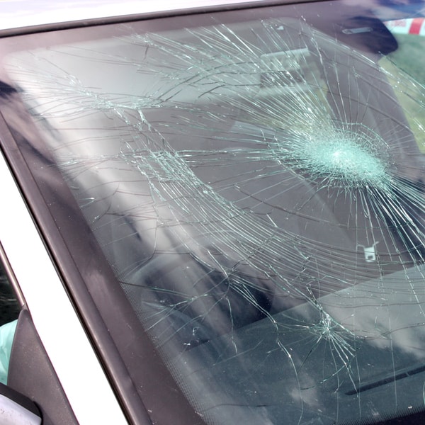 what auto glass replacement service to contact and how much does it cost to fix windshield 